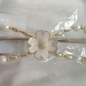 NEW. Lilla Rose Lrg Flexi White Dogwood